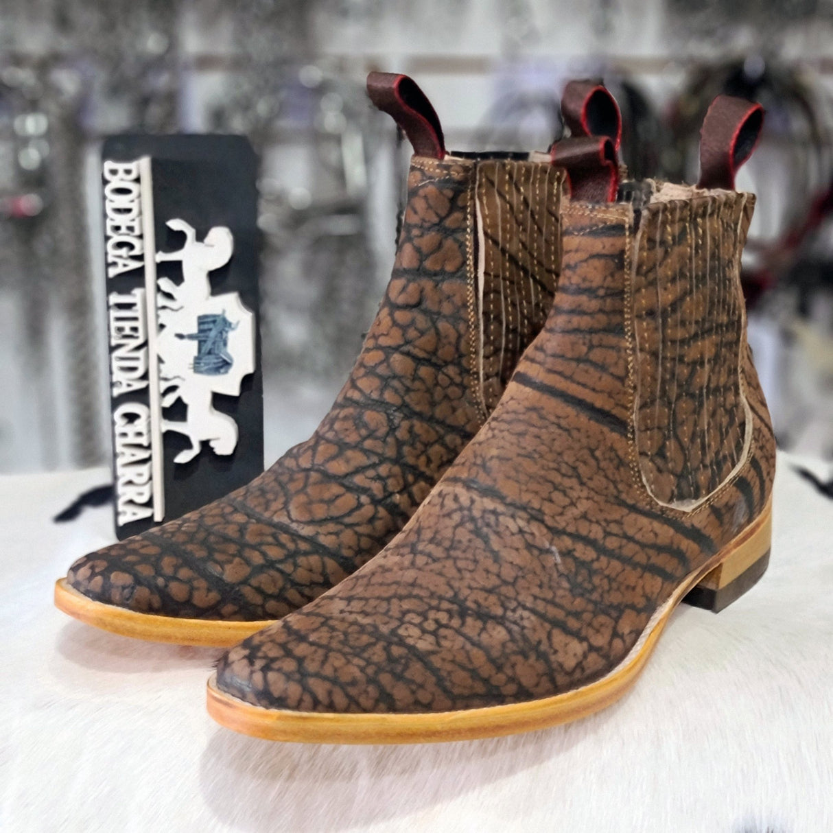 Botin en cuello de toro, horma versace, color oscuro - Tiendacharra.com - Bodega Tienda Charra