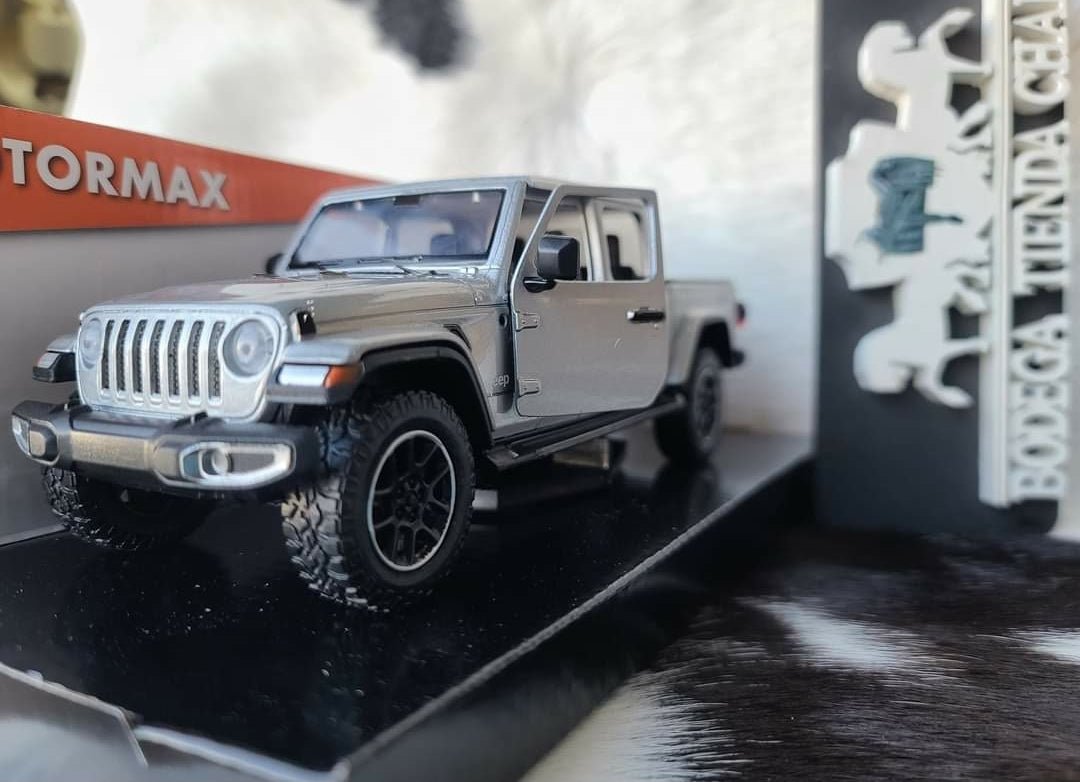 Camioneta jeep Gladiator overland 1:27 2021 - Tiendacharra.com - Bodega Tienda Charra