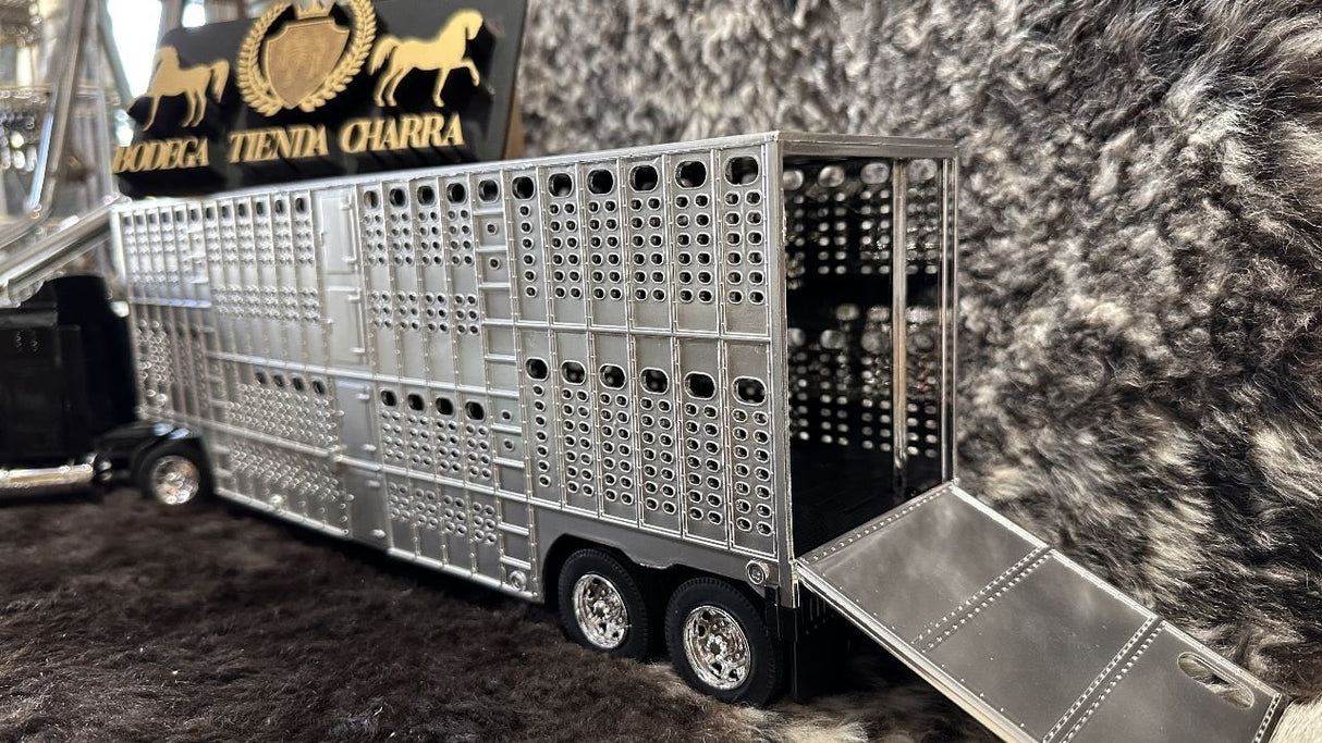 Trailer Kenworth con jaula ganadera 1/32 - Tiendacharra.com - Bodega Tienda Charra